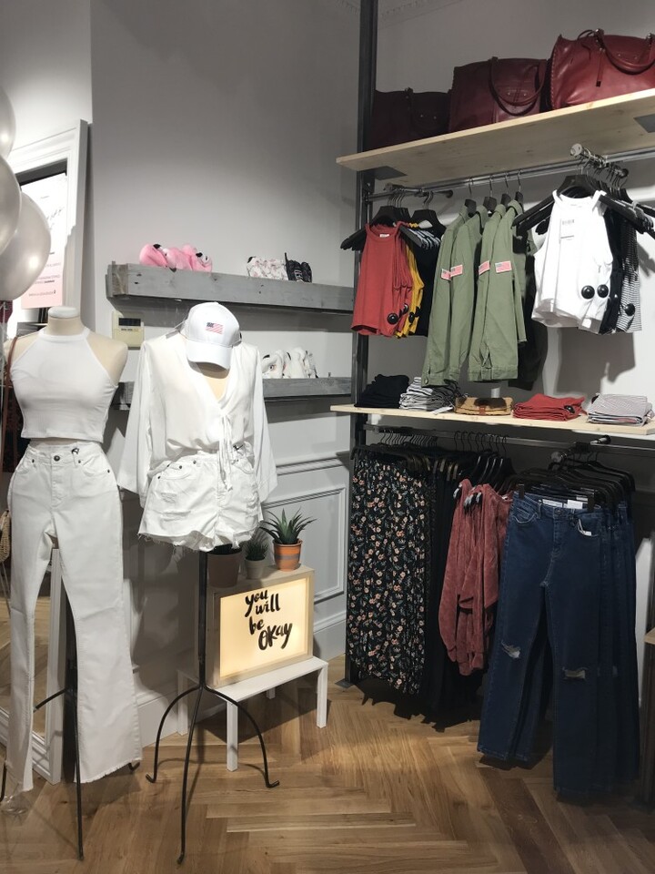 Se inauguró en Valencia, la tienda italiana de moda femenina Subdued Fotos Pola Todolo (1)