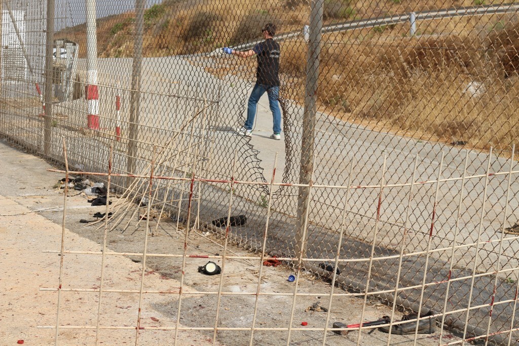 Más de 100 inmigrantes entran en Ceuta saltando el vallado fronterizo con Marruecos lanzando recipientes con líquidos lesivos 2018-08-22_Ceuta_04 (3)