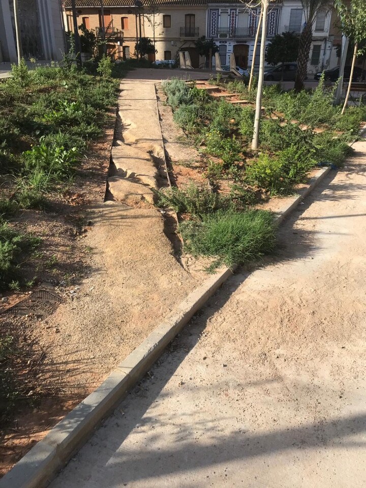 Mal estado Jardin Ermita Orriols 1