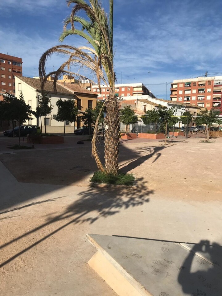 Mal estado Jardin Ermita Orriols 2