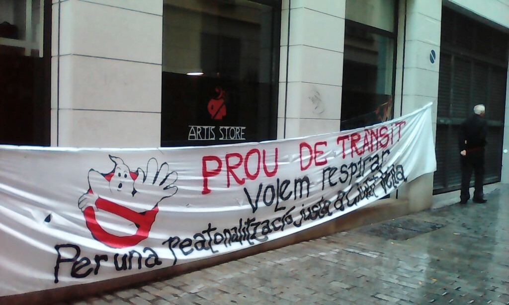 Manifestación realizada en la calle Murillo de Valencia para protestar por la saturación de tráfico (11)