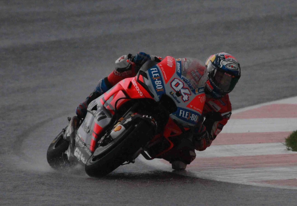 ValenciaGP-Dovizioso-Race-Tumbada-baja