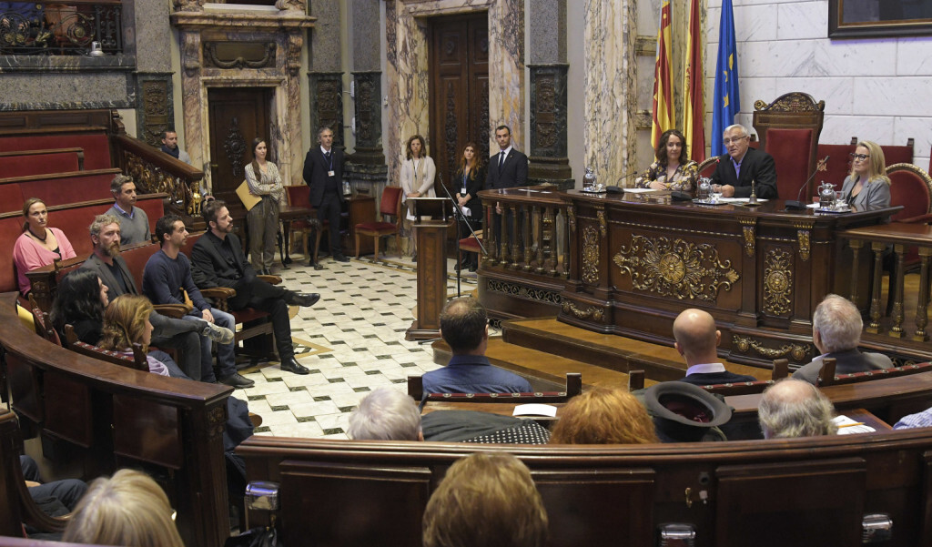 L'alcalde de València, Joan Ribó, acompanyat de la regidora de Cultura, Gloria Tello, i altres membres de l’equip de govern, participa en l'acte de lliurament dels XXXVI premis literaris Ciutat de València