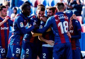 Levante celebra un gol