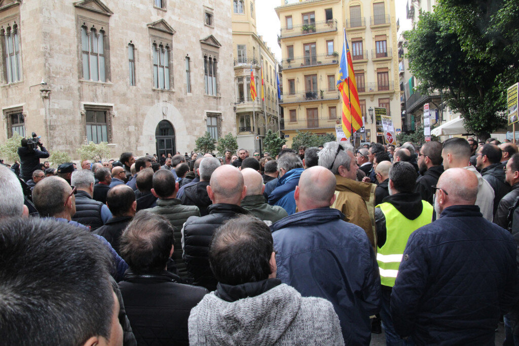 Protesta taxistas contra generalitat