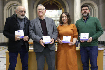 VALENCIA  12:30:42 L’alcalde de València, Joan Ribó, acompanyat de la regidora de Patrimoni i Recursos Culturals, Gloria Tello, i d’altres membres de l’equip de govern, participa en la presentació del llibre Carrers il·lustrats, d’Ortifus i Luís Fernández.