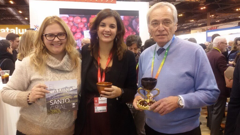 La Dra. Ana Mafé con doña Sandra Gómez y el presidente don Enrique Senent el pasado mes de enero en FITUR 2019