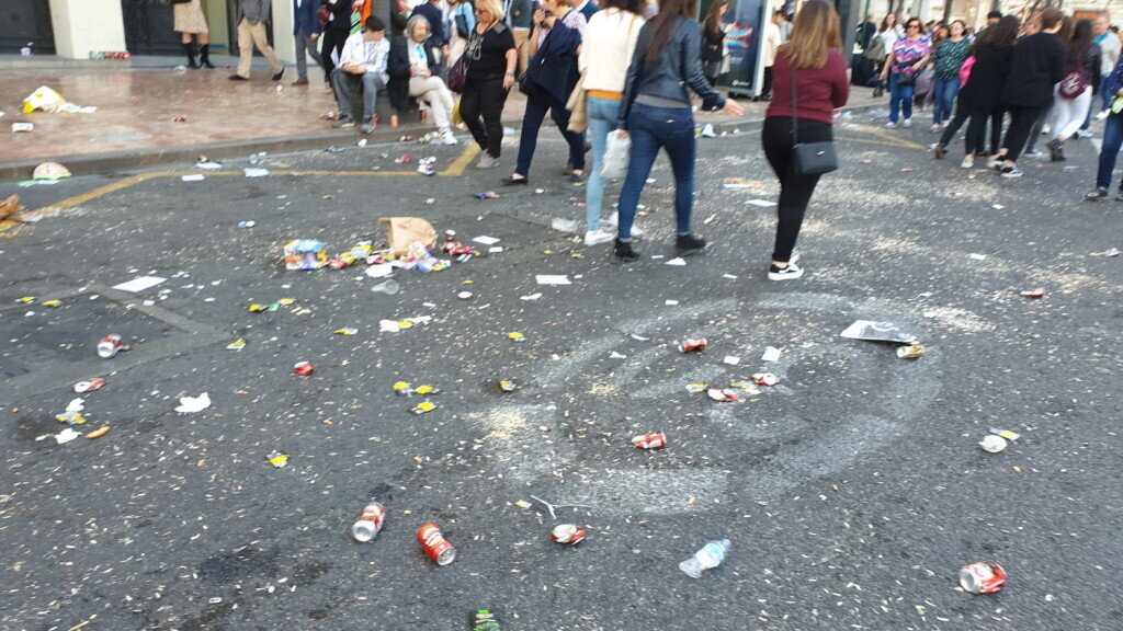 Los servicios de limpieza retiran en València más de 3.800 toneladas de residuos durante las Fallas (4)