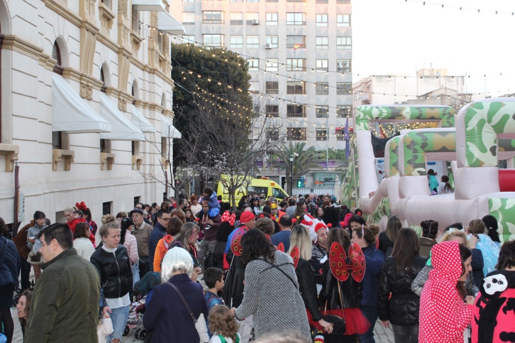 Palacio Provincial para celebrar junto a la Diputación de Alicante la fiesta del Carnaval (4)