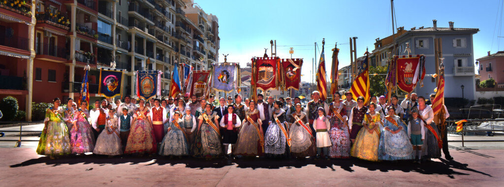 Port Saplaya reúne a las Fallas de Alboraya en un pasacalles costero (1)