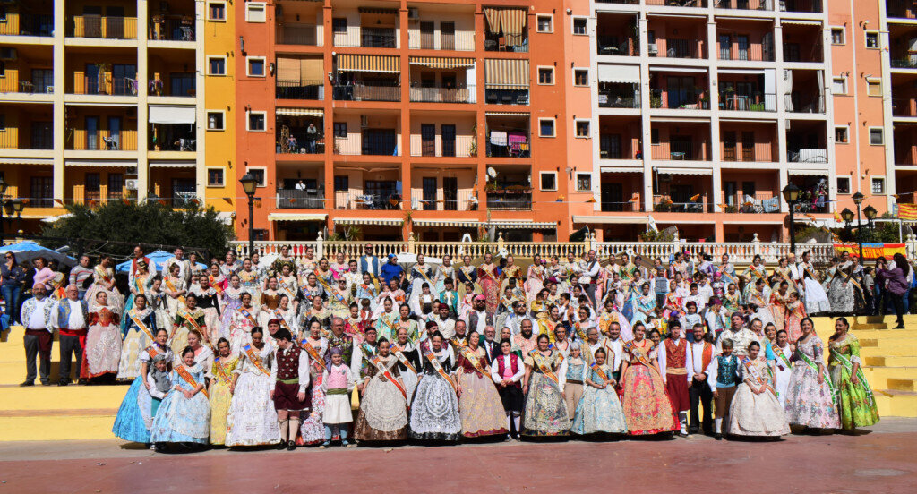 Port Saplaya reúne a las Fallas de Alboraya en un pasacalles costero (2)