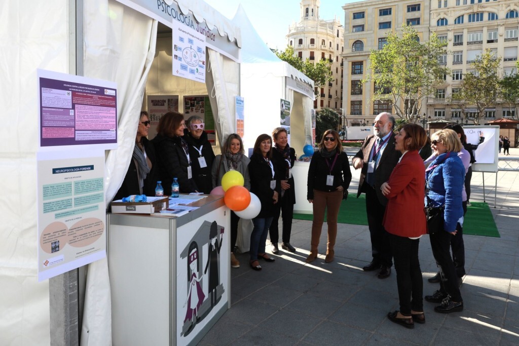 Decano y Regidora Feria Psicología