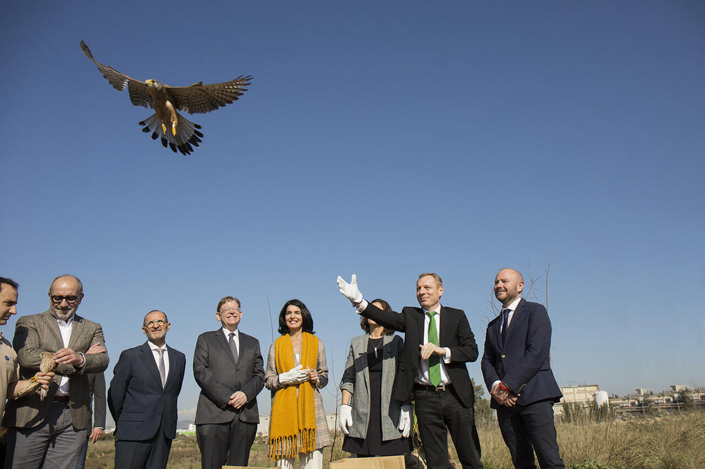 De izquierda a derecha, Mauricio Domínguez-Adame, director RSC HEINEKEN España; Bartolomé Nofuentes, primer teniente de alcalde de Quart de Poblet; Ximo Puig, President de la Generalitat Valenciana; Carmen Ponce, Directora de Relaciones Corporativas HEINEKEN España; Guillaume Duverdier, Presidente HEINEKEN España y Toni Gaspar, Presidente de la Diputación de Valencia