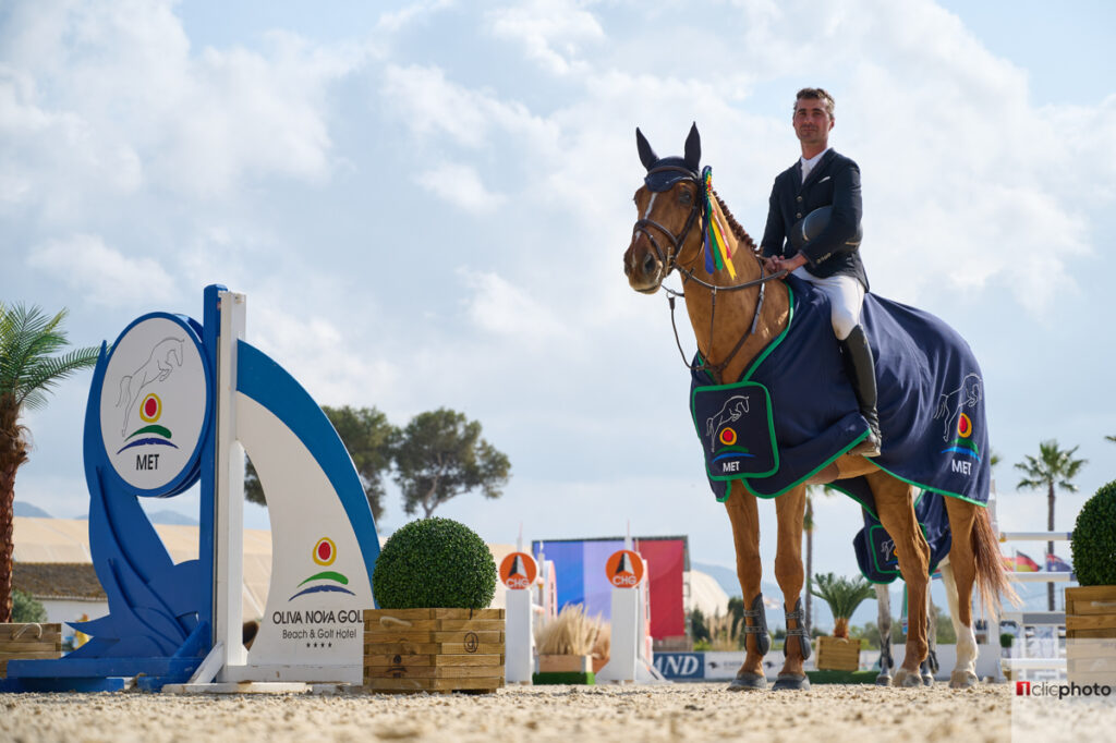 21MET2_048311_HB-1m50, CSI3, FRA, Gold Tour, Nicolas Delmotte, Prize giving, URVOSO DU ROCH.jpg