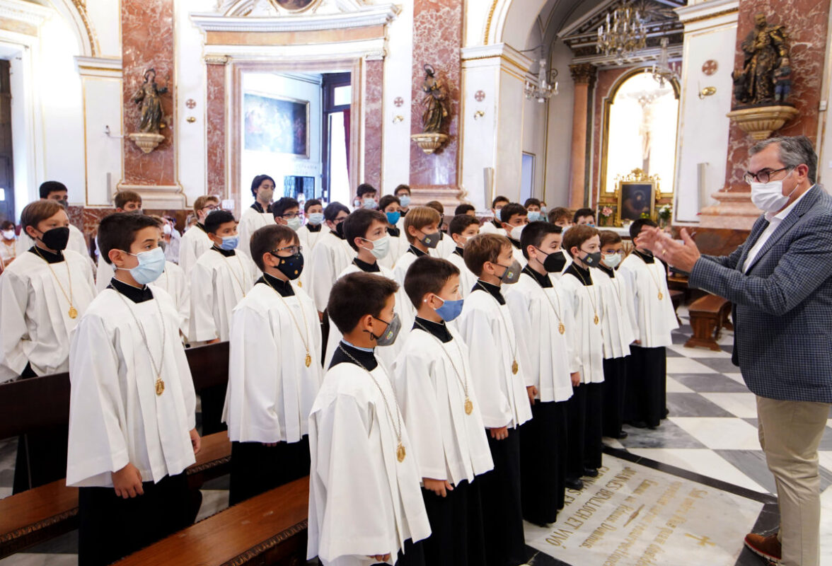 La Escolanía Vuelve A Cantar En Las Misas De La Basílica A Los Pies Del ...