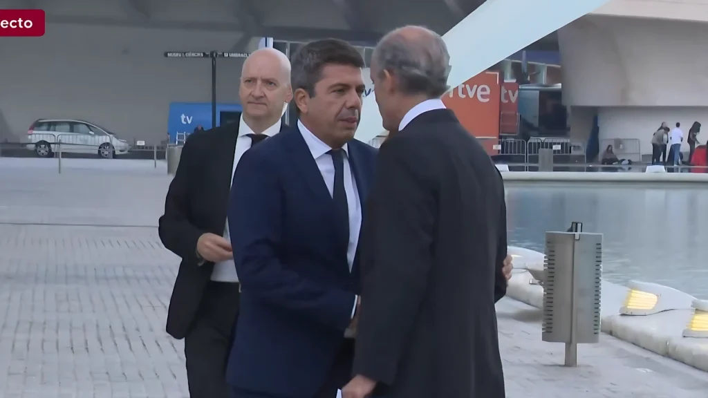 Aniversario de la DANA en Valencia: gritos de “asesino” a Mazón durante el funeral de Estado 3 image 8