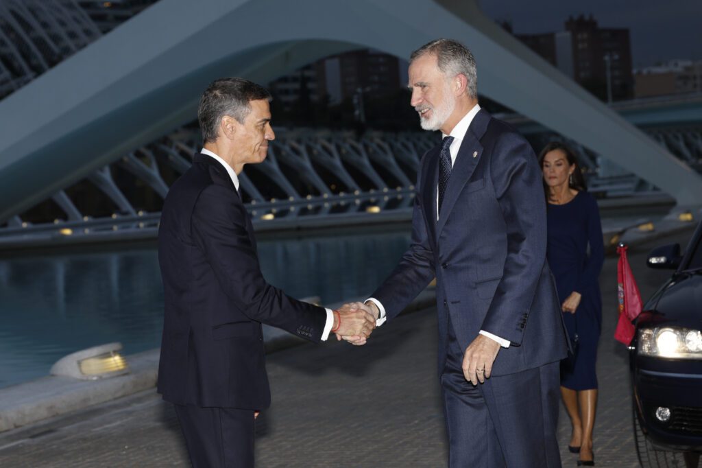 Emotivo homenaje a las víctimas de la DANA en la Ciudad de las Artes y las Ciencias por Sus Majestades los Reyes 17 reyes acto homenaje victimas DANA 20251029 01