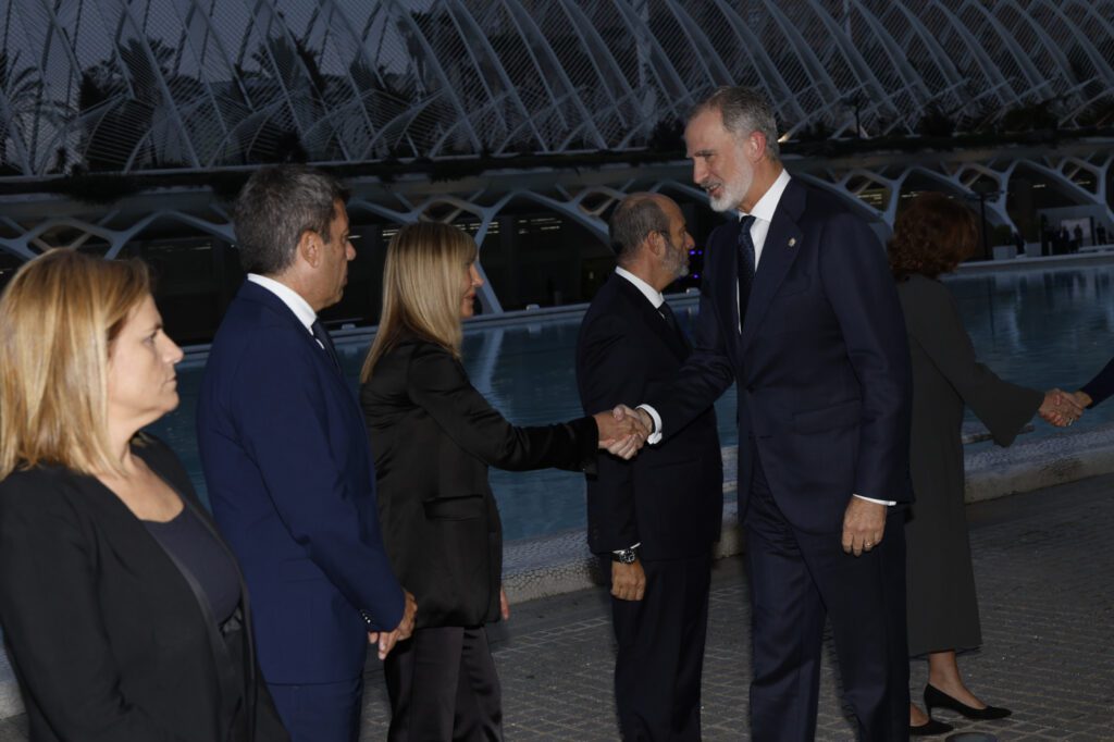 Emotivo homenaje a las víctimas de la DANA en la Ciudad de las Artes y las Ciencias por Sus Majestades los Reyes 14 reyes acto homenaje victimas DANA 20251029 04
