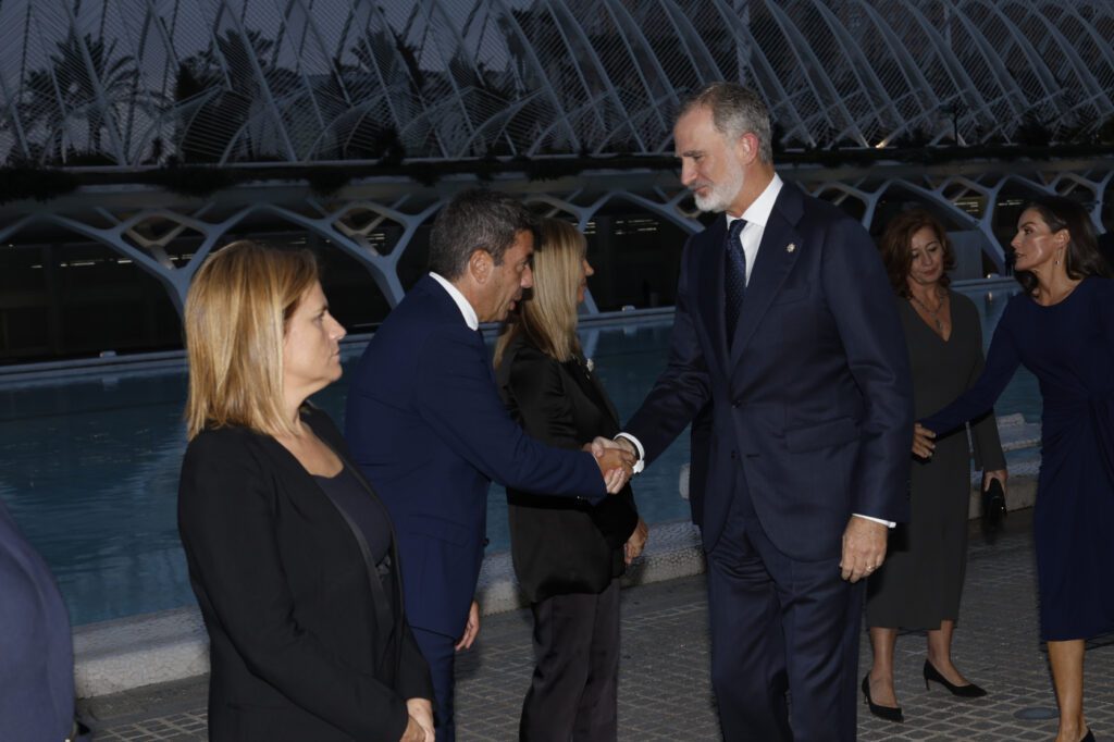 Emotivo homenaje a las víctimas de la DANA en la Ciudad de las Artes y las Ciencias por Sus Majestades los Reyes 13 reyes acto homenaje victimas DANA 20251029 05