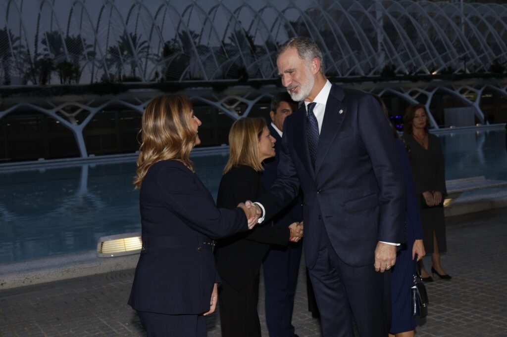 Emotivo homenaje a las víctimas de la DANA en la Ciudad de las Artes y las Ciencias por Sus Majestades los Reyes 11 reyes acto homenaje victimas DANA 20251029 07