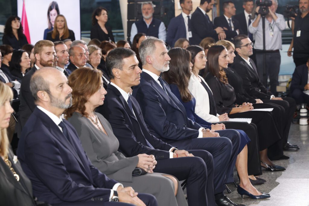 Emotivo homenaje a las víctimas de la DANA en la Ciudad de las Artes y las Ciencias por Sus Majestades los Reyes 6 reyes acto homenaje victimas DANA 20251029 12