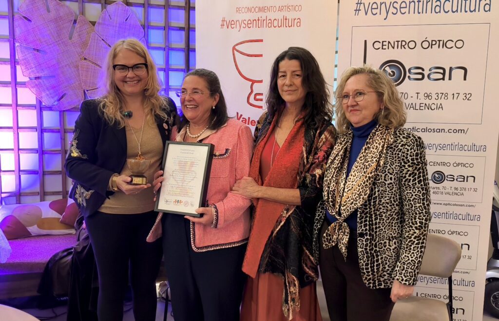 “Valencia, Ciudad del Grial 2025/26” consolida el talento femenino cordobés en una exitosa gala 10 Valencia Ciudad del Grial 2025 26 Dra. Da Maria Genoveva Millan Vazquez de la Torre