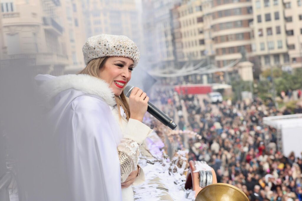 l celebracion de campanadas infantiles y la actuacion en directo de Gisela 2