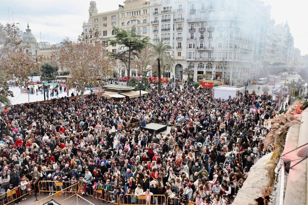 l celebracion de campanadas infantiles y la actuacion en directo de Gisela 8