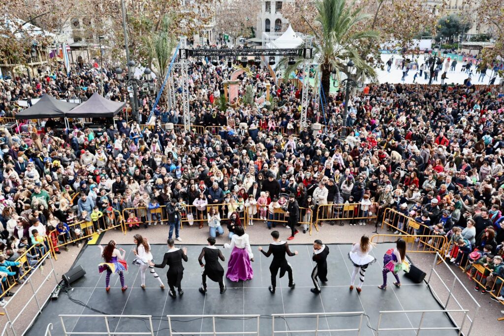 l celebracion de campanadas infantiles y la actuacion en directo de Gisela 9