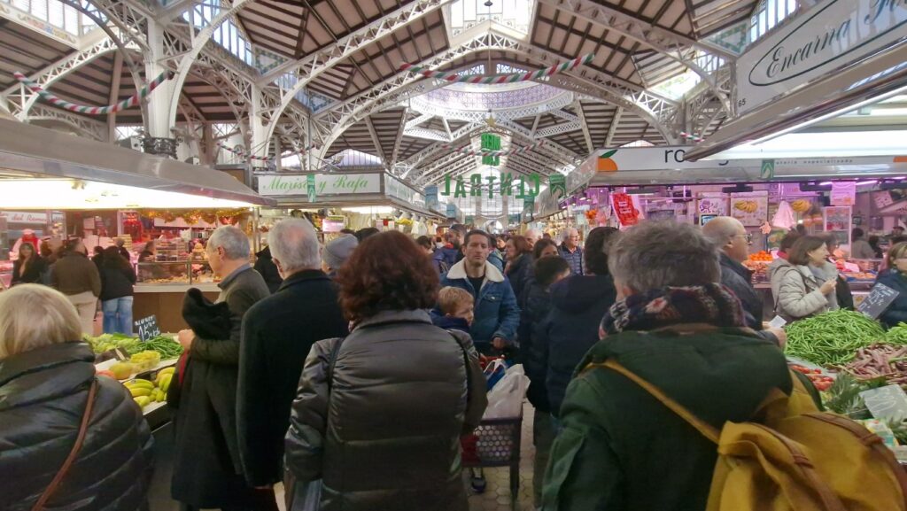 El Mercado Central de Valencia vive su jornada más intensa del año en vísperas de Nochebuena 3 mercado central valencia 20251223 125538 4 Mediana