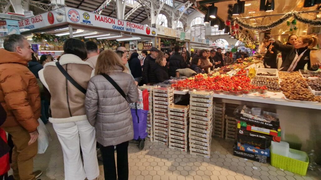 El Mercado Central de Valencia vive su jornada más intensa del año en vísperas de Nochebuena 4 mercado central valencia 20251223 125538 5 Mediana