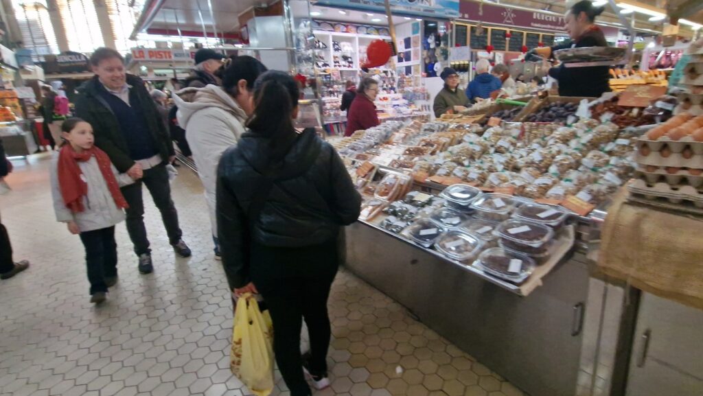 El Mercado Central de Valencia vive su jornada más intensa del año en vísperas de Nochebuena 5 mercado central valencia 20251223 125538 6 Mediana