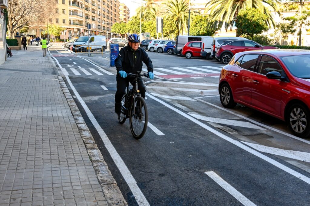 València amplía su red ciclista con nuevos tramos en Joaquín Navarro y Sant Vicent Martir 4 Valencia amplia su red ciclista con nuevos tramos en Joaquin Navarro y Sant Vicent Martir 2