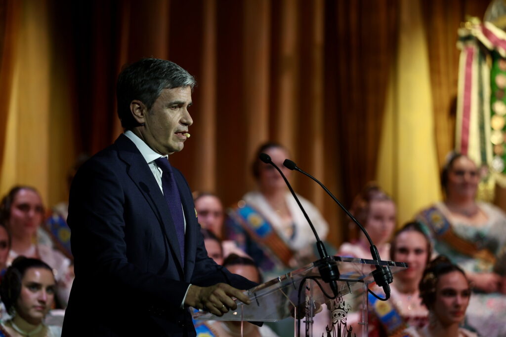 Convento Jerusalén estrena reinado con apellido ilustre en una exaltación histórica, con un espolín Soto azul 10 exaltacion convento 2026 15