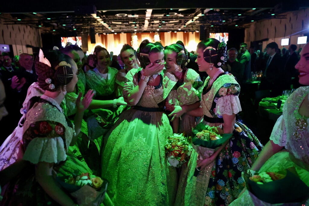 Convento Jerusalén estrena reinado con apellido ilustre en una exaltación histórica, con un espolín Soto azul 14 exaltacion convento 2026 24