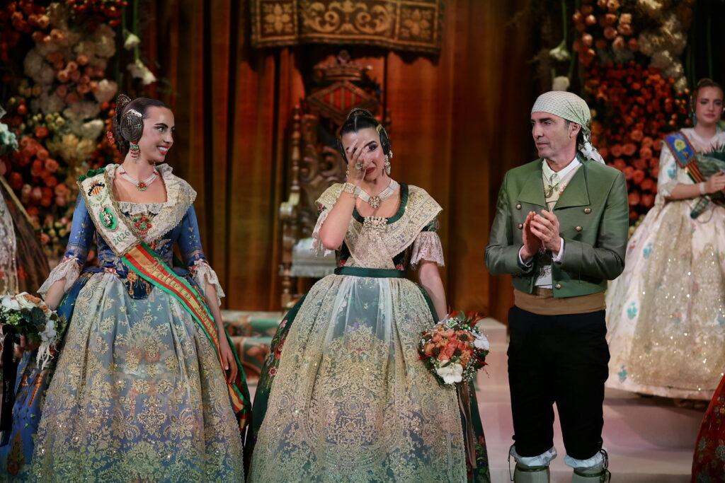 Convento Jerusalén estrena reinado con apellido ilustre en una exaltación histórica, con un espolín Soto azul 16 exaltacion convento 2026 30