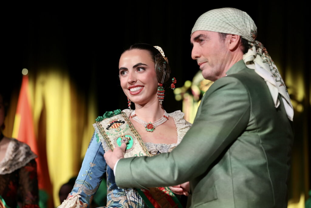 Convento Jerusalén estrena reinado con apellido ilustre en una exaltación histórica, con un espolín Soto azul 17 exaltacion convento 2026 31