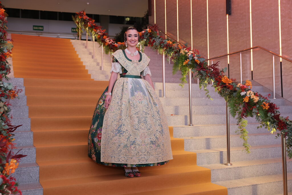 Convento Jerusalén estrena reinado con apellido ilustre en una exaltación histórica, con un espolín Soto azul 12 exaltacion convento 2026 45