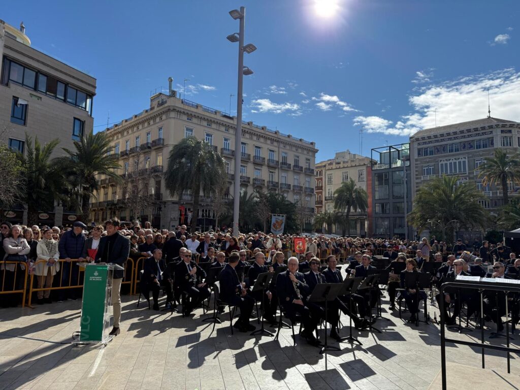 El Micalet celebro 600 anos con un concierto unico que unio campanas musica y pirotecnia 1
