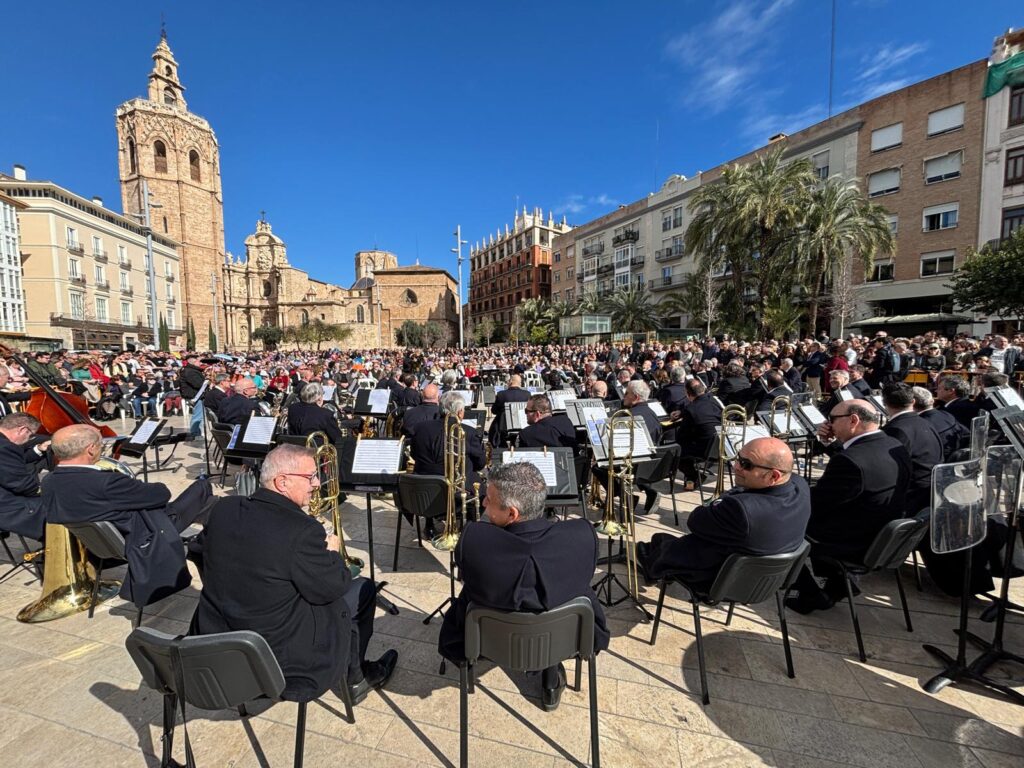 El Micalet celebro 600 anos con un concierto unico que unio campanas musica y pirotecnia 3
