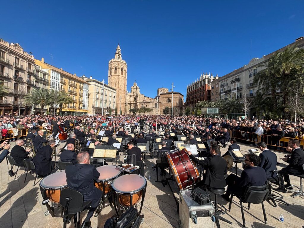 El Micalet celebro 600 anos con un concierto unico que unio campanas musica y pirotecnia 6
