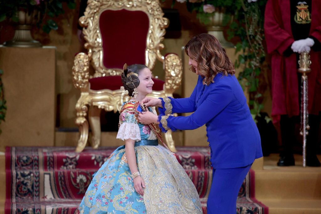 Marta Mercader ya luce su banda como Fallera Mayor Infantil de Valencia 6 WhatsApp Image 2026 01 31 at 19.42.56