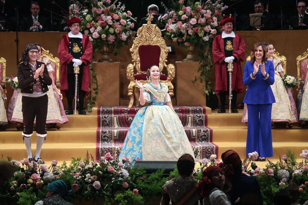 Marta Mercader ya luce su banda como Fallera Mayor Infantil de Valencia 3 WhatsApp Image 2026 01 31 at 19.43.05