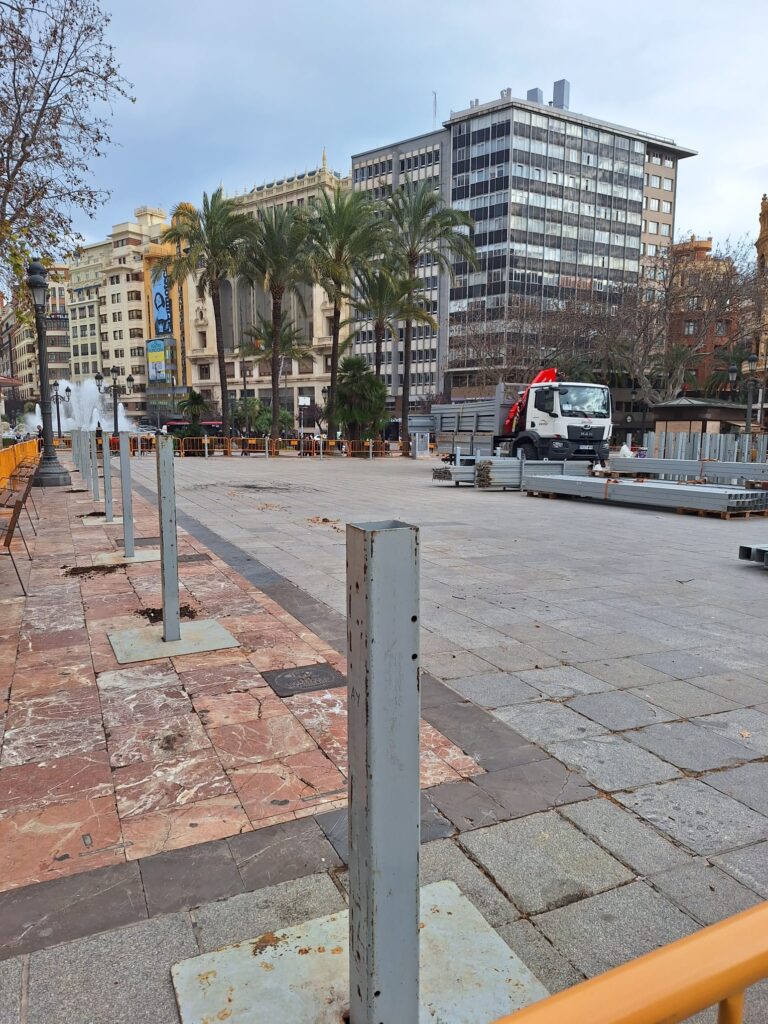 València ya empieza a oler a pólvora: arranca el montaje de las mascletaes de Fallas 3 arranca el montaje de las mascletaes de Fallas 4