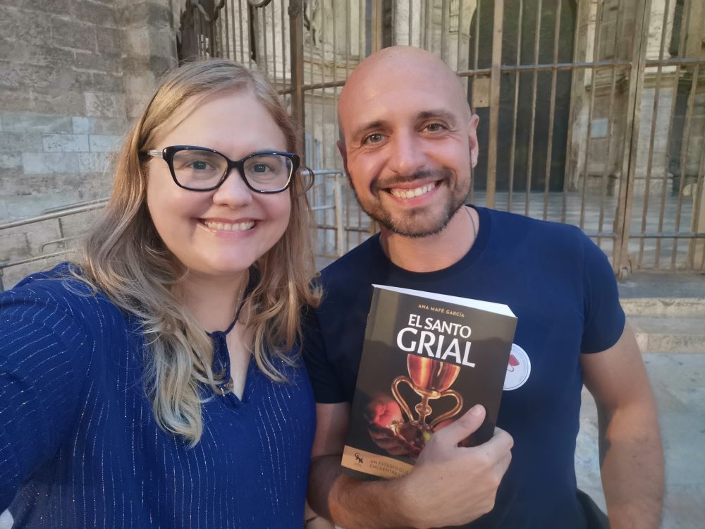 Un par de personas sonriendo
El contenido generado por IA puede ser incorrecto.