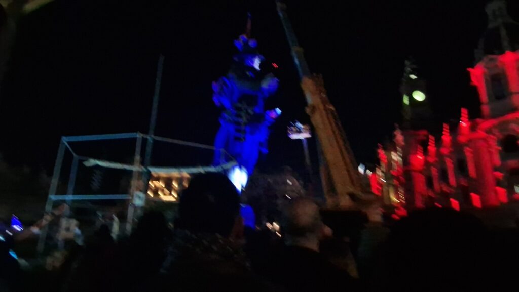 La falla municipal corono sus 27 metros de altura con un espectaculo piromusical 20260312 210648 7 Mediana