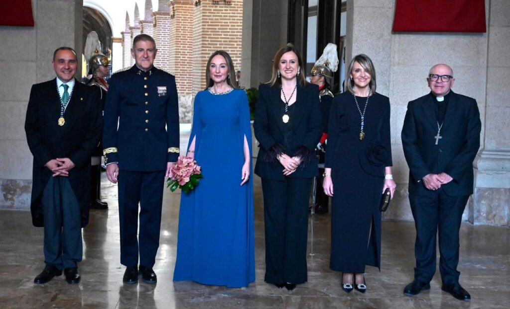 Valencia exalta a su Clavariesa Vicentina Vicenta Evangelina Escudero recibe la Medalla de Oro 2026 1 Mediana