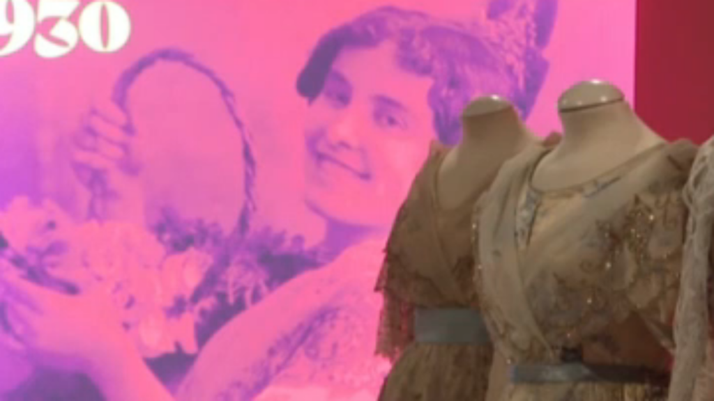 La Diputacion abre “Lluir la Festa”, una exposición que cuenta cómo se construyó el traje fallero moderno (1920-1985) 3 lluir la festa 7