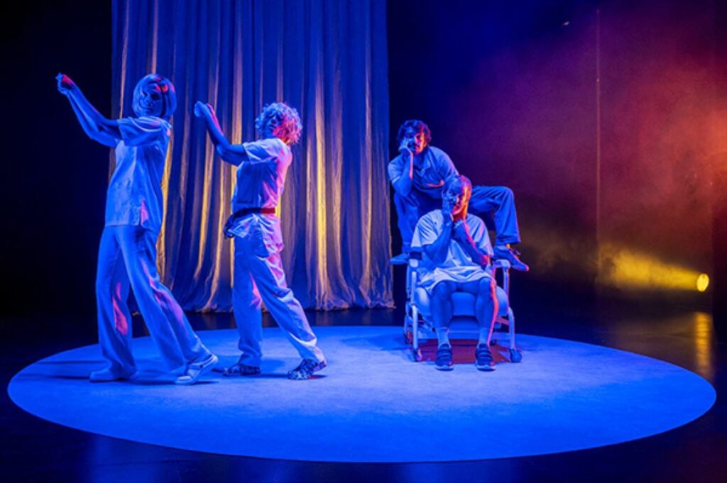 Alcoy salva su Mostra de Teatre: 19 propuestas de vanguardia tomarán la ciudad en junio 6 Alcoi salva su Mostra de Teatre 4 Mediana