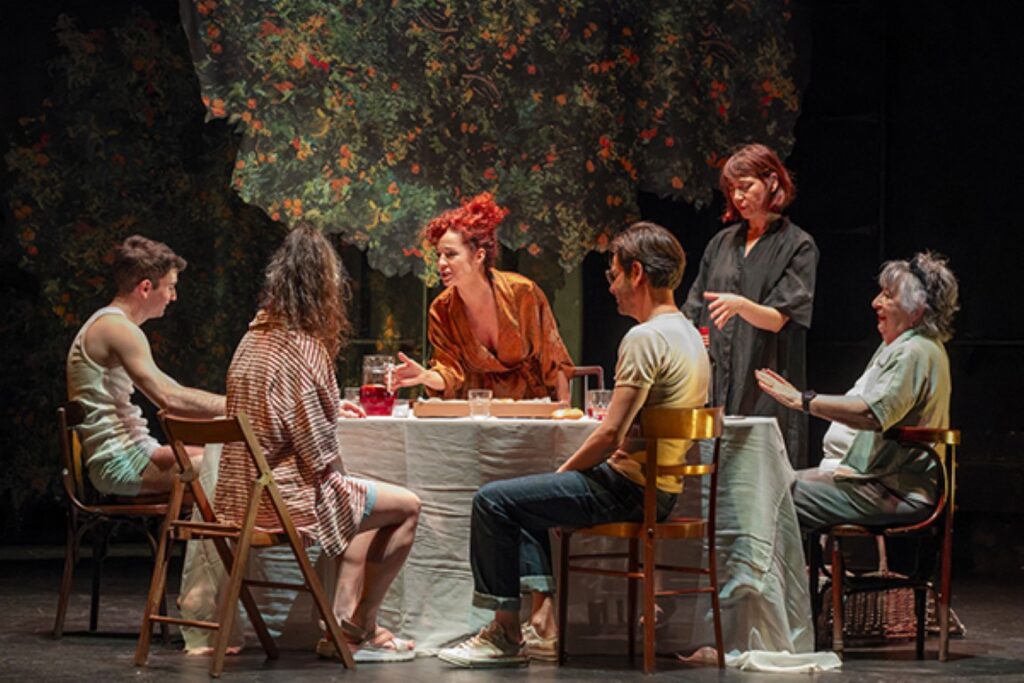 Alcoy salva su Mostra de Teatre: 19 propuestas de vanguardia tomarán la ciudad en junio 9 Alcoi salva su Mostra de Teatre 7 Mediana